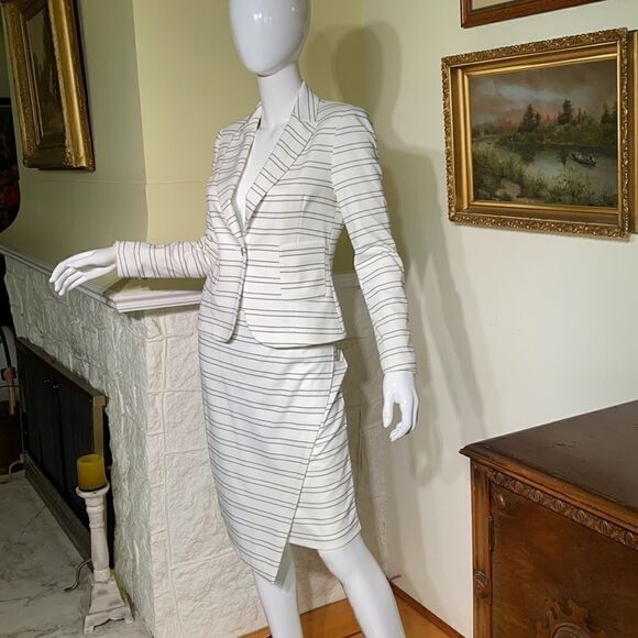 Jules & Leopold Two-Piece Skirt & Jacket Set - Picture 3 of 13